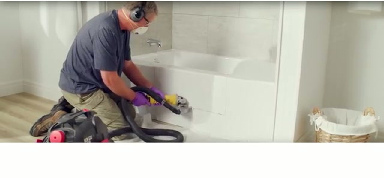 Découpe de la paroi d'une baignoire existante avec le procédé CleanCut